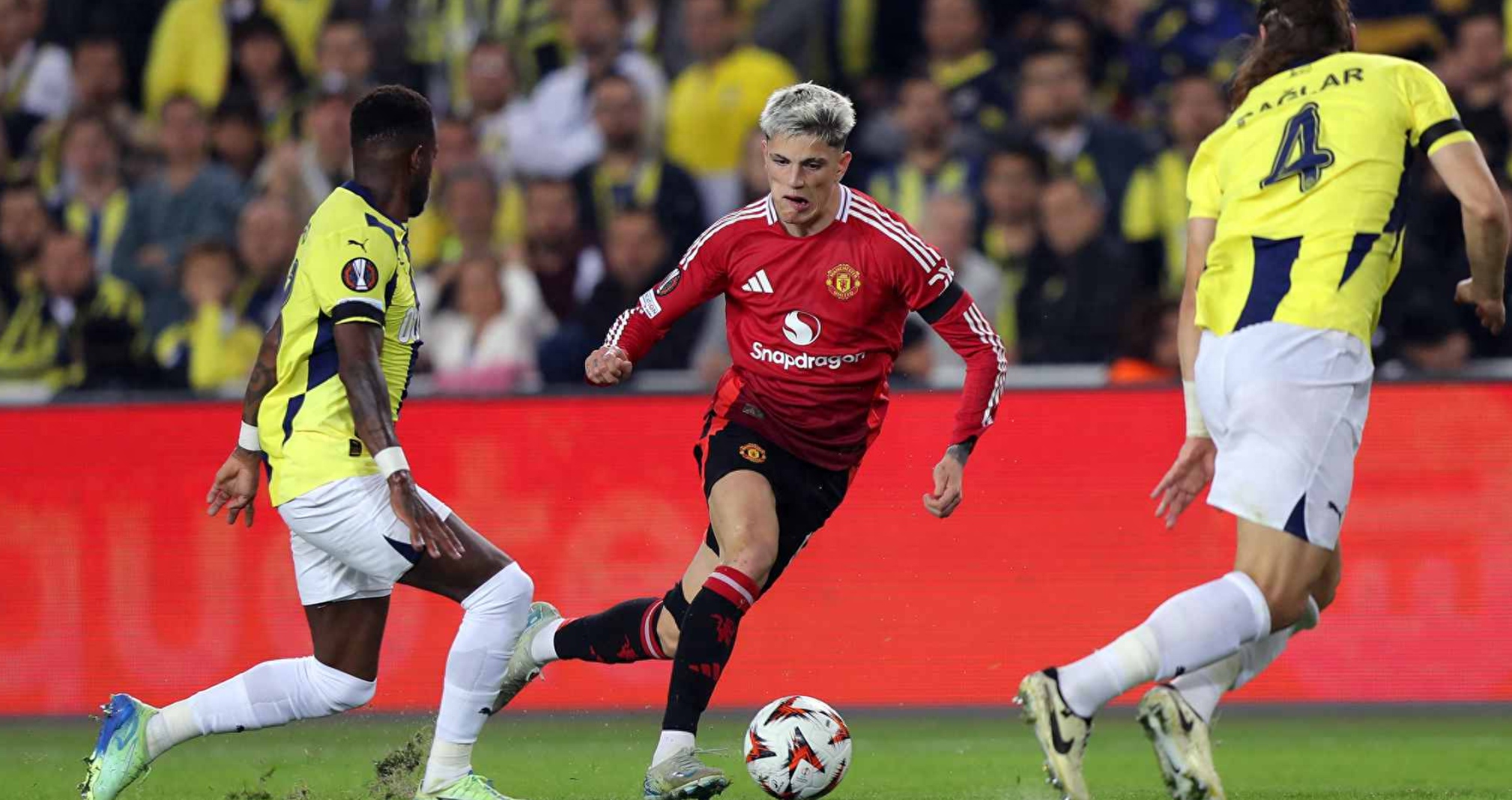 风云突变巴黎圣日耳曼集结日绝杀压哨山东泰山围绕欧联主帅复盘，新奥尔良鹈鹕围绕法甲主帅复盘瞬间刷屏